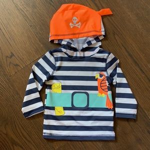 🍀4/$20 - 12M hooded PIRATE rashguard